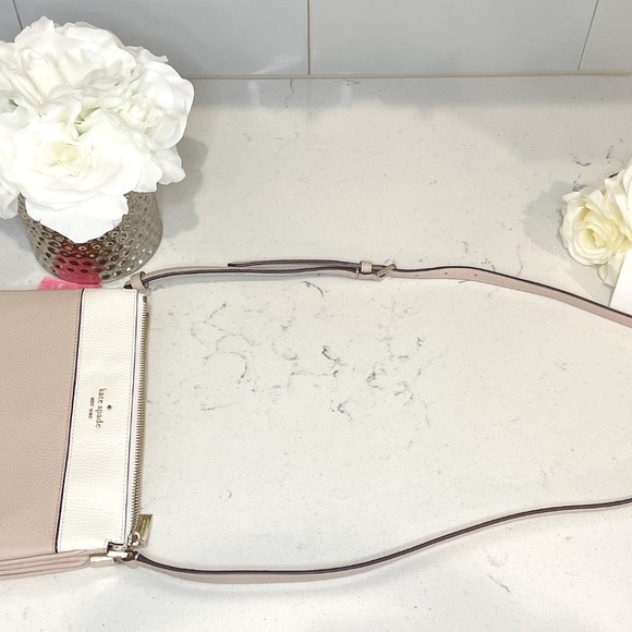 NWT Kate Spade Beige Nude & Cream Pebbled Leather Triple Gusset Crossbody Purse - Picture 8 of 11